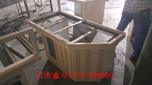 金榕珠寶展柜制作現(xiàn)場.jpg 金榕珠寶展柜制作現(xiàn)場.jpg