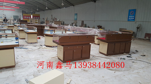 夢(mèng)金圓珠寶展柜制作半成品實(shí)況圖.jpg