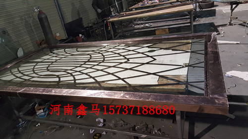 飛鳳入家不銹鋼屏風(fēng)制作現(xiàn)場(chǎng).jpg 飛鳳入家不銹鋼屏風(fēng)制作現(xiàn)場(chǎng).jpg