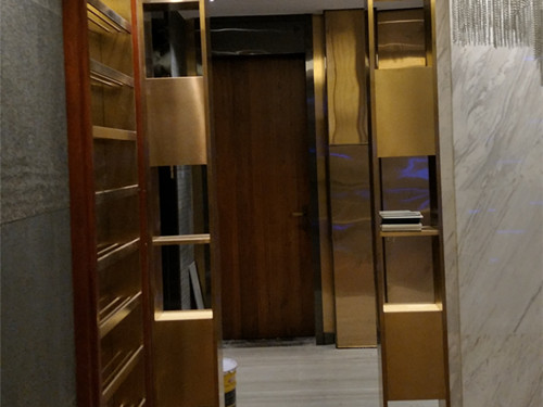 酒店房間門口不銹鋼隔斷.jpg 酒店房間門口不銹鋼隔斷.jpg