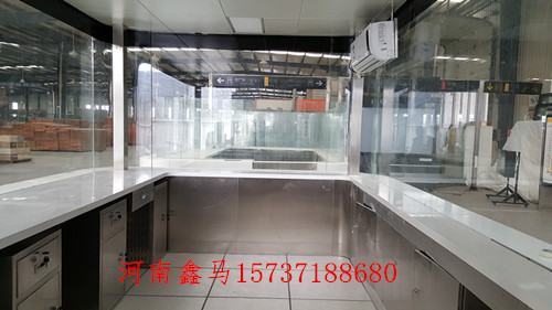 不銹鋼服務(wù)亭內(nèi)部.jpg 不銹鋼服務(wù)亭內(nèi)部.jpg
