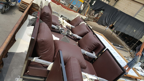 老鳳祥珠寶展柜配套不銹鋼椅子.jpg 老鳳祥珠寶展柜配套不銹鋼椅子.jpg